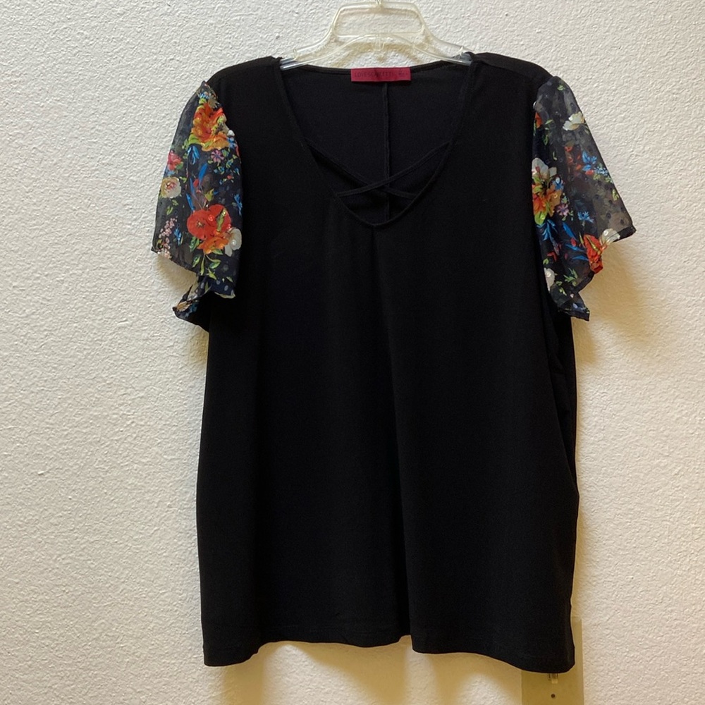 Love Scarlett women’s top floral sheer sleeve detail, cross front, size 3x